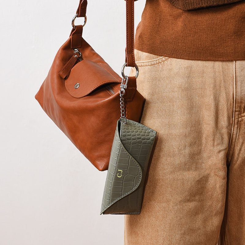 Sac à lunettes de luxe en cuir - Sunglass Retainer Cord avis et prix